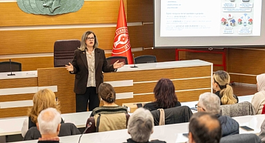 Bornova'da muhtarlar için Dijital Dönüşüm Eğitimi