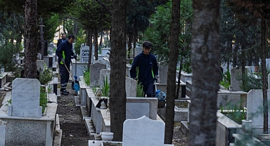 İzmir'de mezarlıklar Ramazan Bayramı'na hazırlanıyor