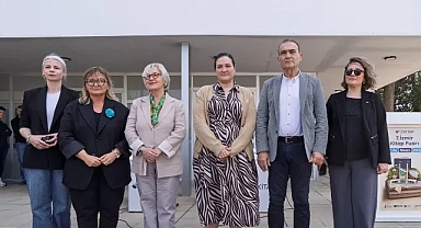 İzmir Kitap Fuarı'nda Ortaylı'nın ailesi okurlarla bir araya geldi