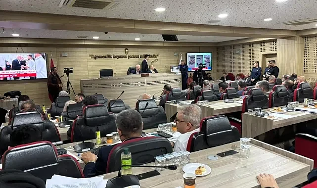 Menemen'de 4 saatlik 'faaliyet raporu' görüşmesi!