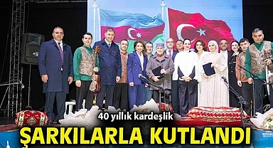 40 yıllık kardeşlik şarkılarla kutlandı