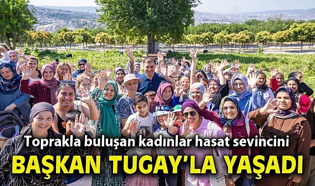 Toprakla buluşan kadınlar, hasat sevincini Başkan Tugay’la yaşadı